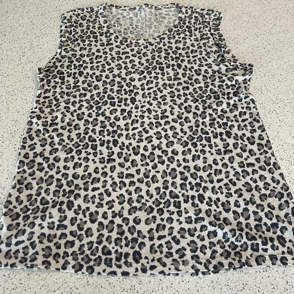J Crew Malibu Tee size large animal print, leopard print, size Large